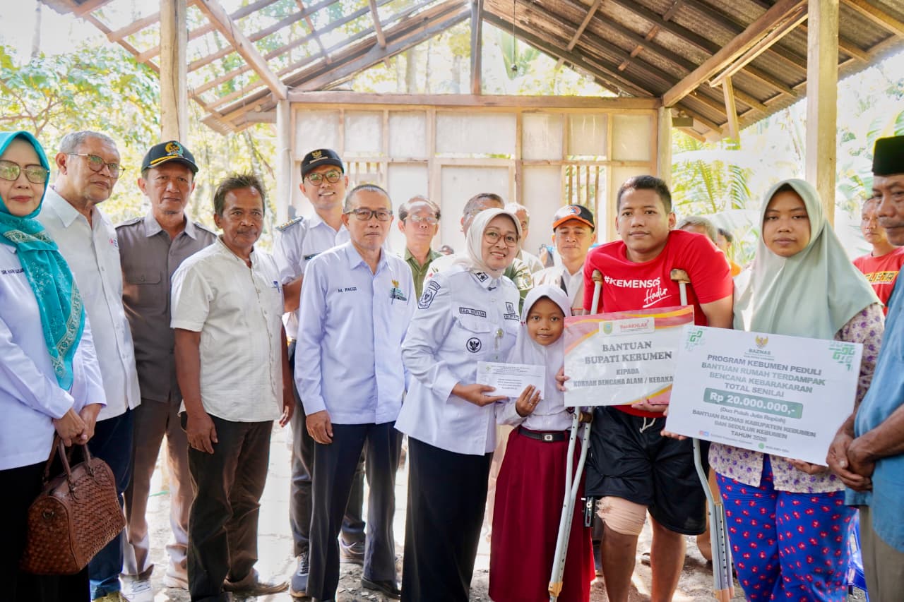 Bupati Lilis Nuryani Tinjau Korban Kebakaran di Buayan, Salurkan Bantuan Dana dan Logistik