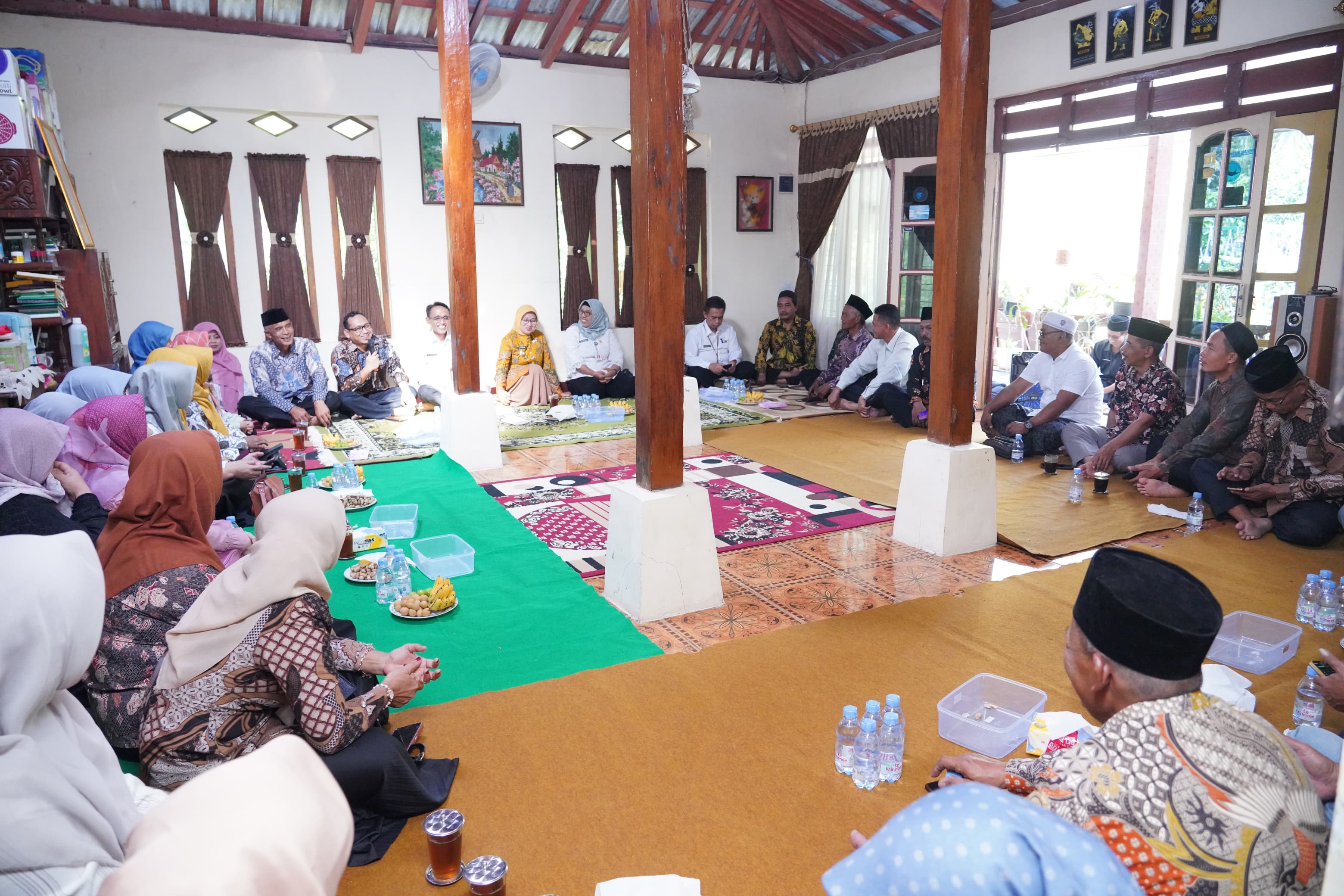 Pertemuan Rutin Kades se-Kecamatan Klirong Bahas Persoalan Sampah hingga Jalan Rusak