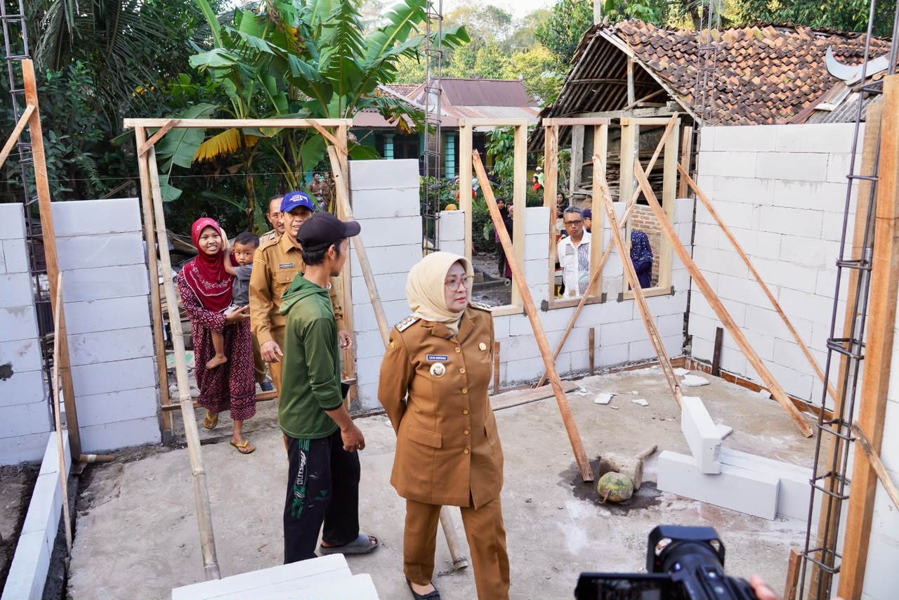 Bupati Cek Tiga Titik Bedah Rumah di Kebumen, Pastikan Hunian Layak bagi Warga