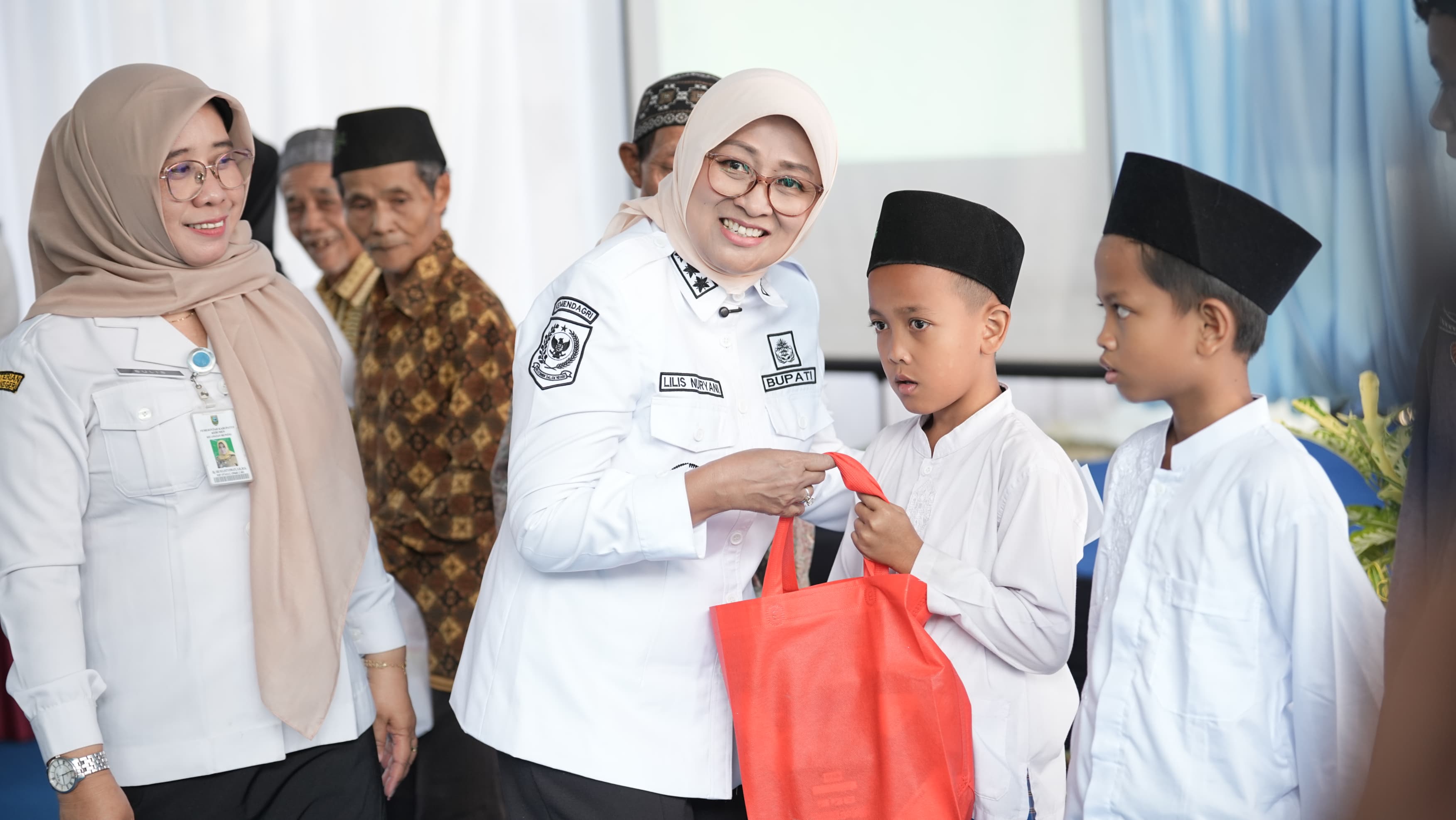Program "Cerdas dan Sehat Bareng Biyunge" Sapa Warga Sruweng, Sediakan Layanan Kesehatan Gratis hingga Sunatan Massal