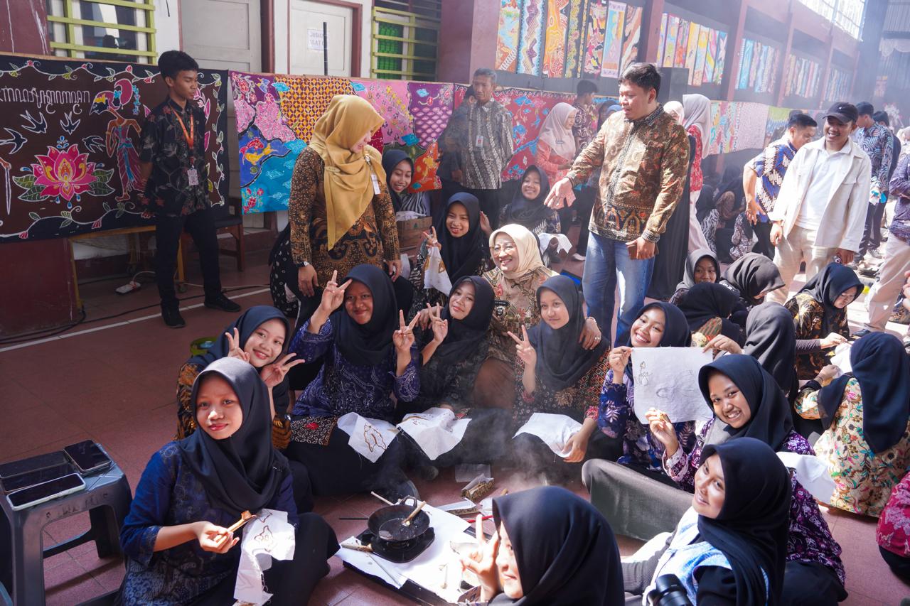 1.000 Canting di Tangan Pelajar, Batik Kebumen Tak Berhenti Jadi Warisan